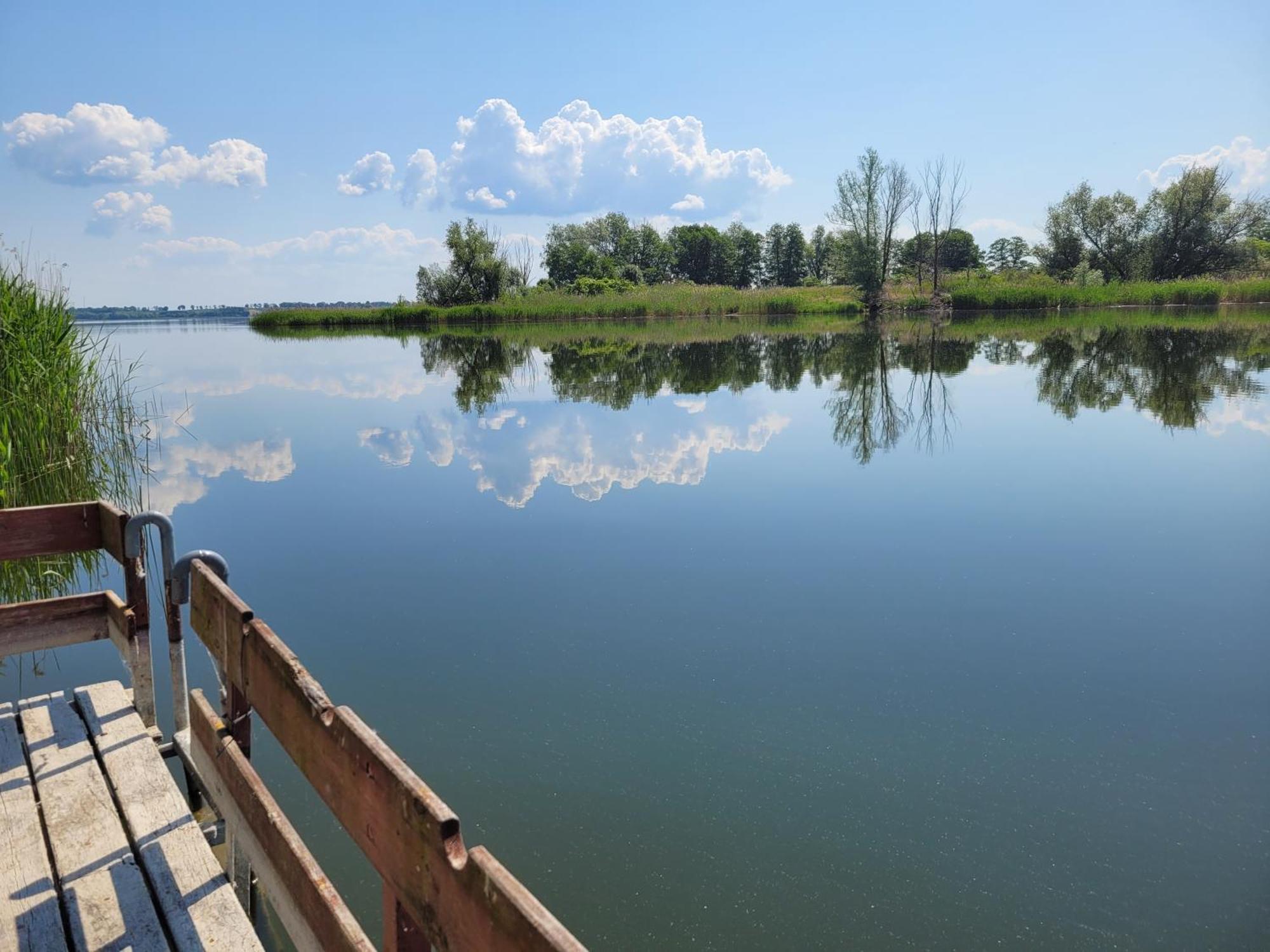 Domek Nad Jeziorem Przy Lini Brzegowej Gorowychy, Pomorze Luaran gambar